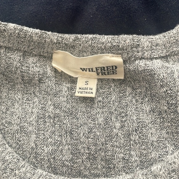 Aritizia Wilfred sweater crop top - Picture 2 of 2